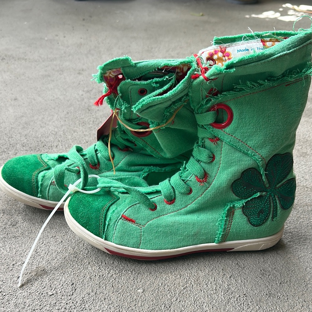 Vintage Green High-Top Sneakers with Clover Design